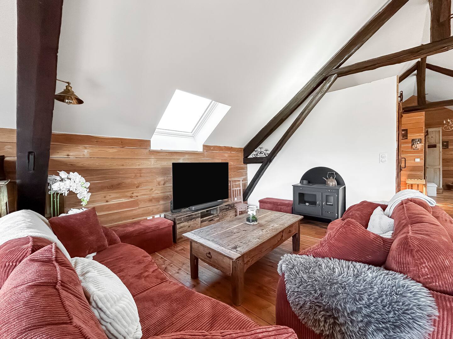 Salon moderne et chaleureux – location gérée par ABZLOCAZEN